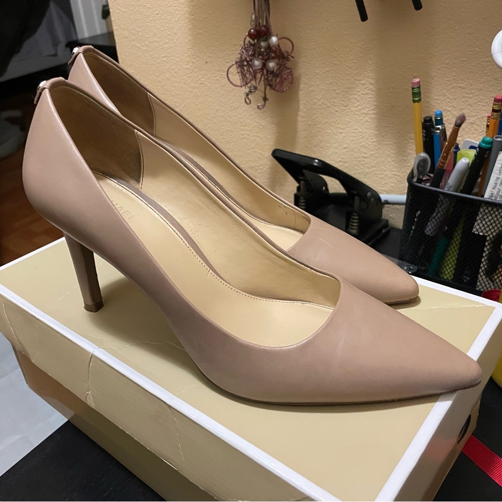 Michael Kors Dorothy Pump